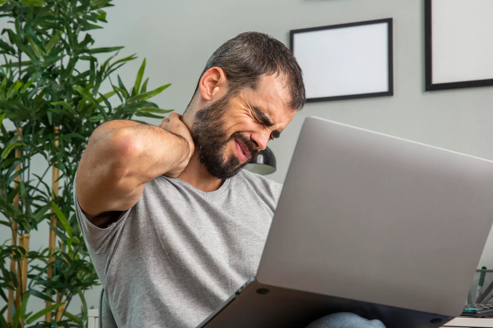 Chiropractic Adjustments for Tech Neck: A Modern-Day Concern